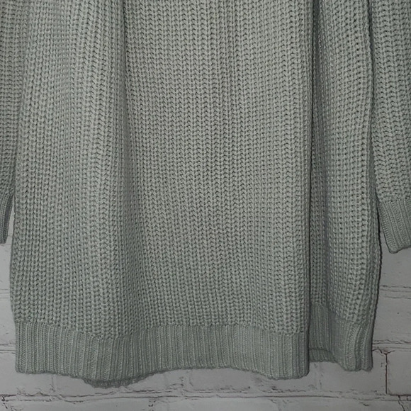 Glitzy Girlz Gray Cold Shoulder Sweater Women's Size 1x - Picture 11 of 16